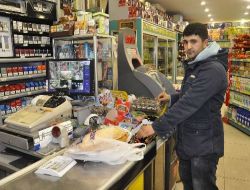 Market Soyan Hırsızlar Güvenlik Kameralarına Yakalandı