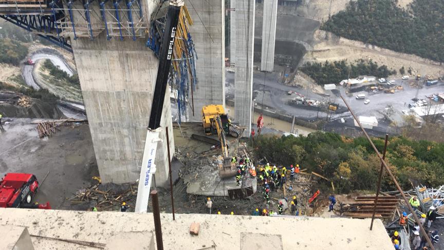 Viyadük çalışmaları sırasında beton blok düştü