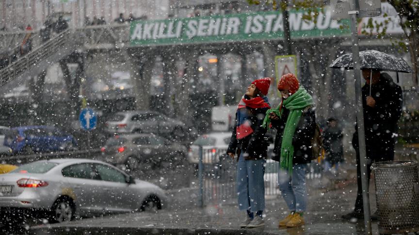 İstanbul'da KAR YAĞIŞI etkili oluyor!