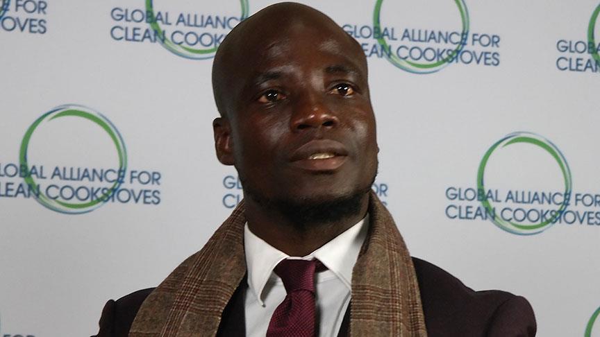 'Siyahi de beyaz da değilim, kahverengiyim'