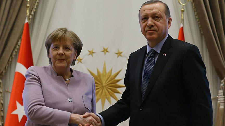 Cumhurbaşkanı Erdoğan ile Merkel telefonda görüştü!