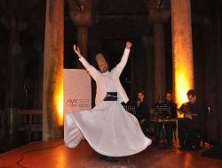 Yabancı Üniversite Öğrencileri Yerebatan Sarnıcı'nda Buluştu