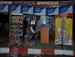 Göztepeli Taraftarlarla Büfeci Kavgasında 1'i Polis 4 Kişi Yaralandı