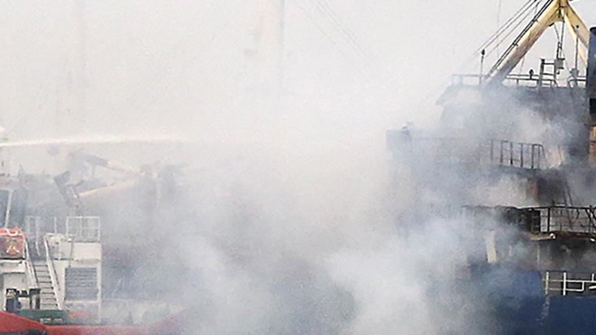 Tuzla tersaneler bölgesinde gemi yangını