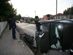 Alkollü Sürücünün Kullandığı Araç Önce Elektrik Direğini Yıktı, Sonra Takla Attı