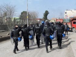 Cizre'de Polisten Halka Kürtçe Anonslu Uyarı