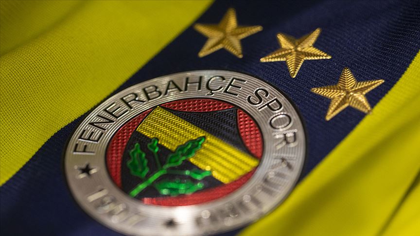 Fenerbahçe, iki genç futbolcusuyla profesyonel sözleşme imzaladı
