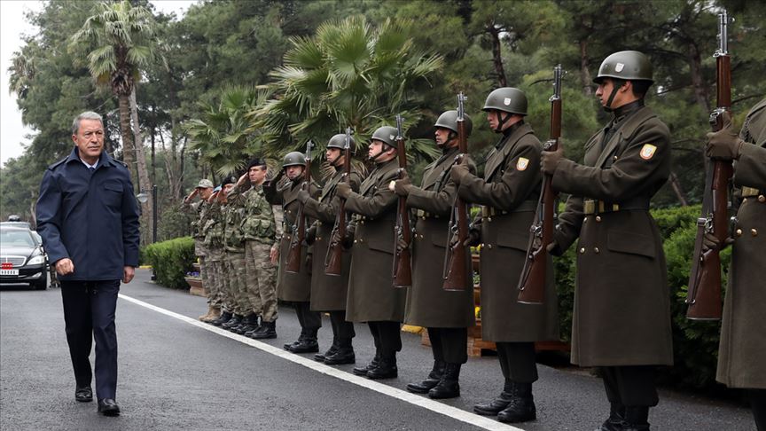 Hulusi Akar ve komuta kademesi Suriye sınırının sıfır noktasında..