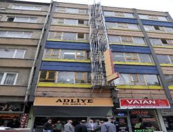 Yaşlı Adamın Kalbi Yorgunluğa Dayanamayınca Hakimin Kucağında Öldü