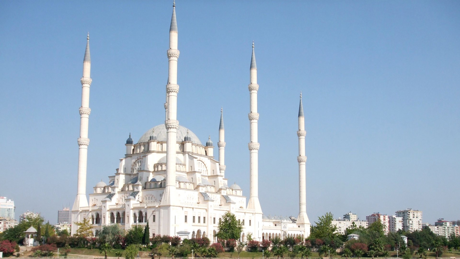 Mukaddes üç ayların ilk kandili perşembe günü idrak edilecek!