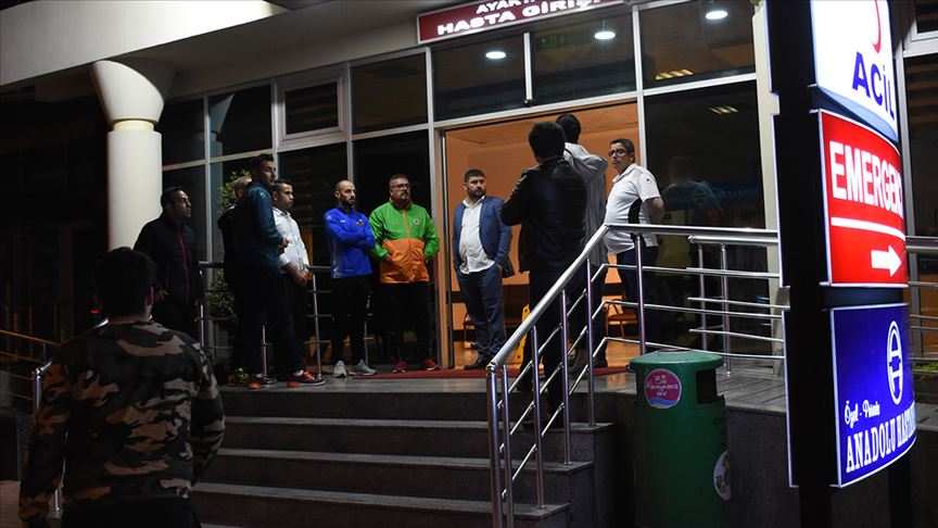 Alanyasporlu futbolcuları taşıyan minibüs devrildi!