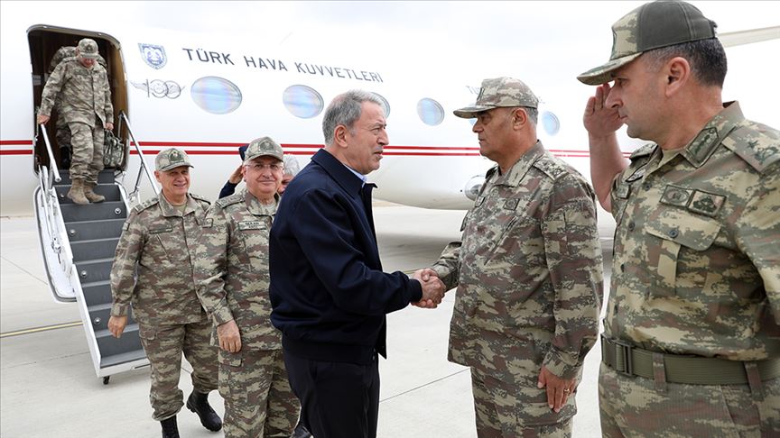 Akar ve komutanlar sınır hattında