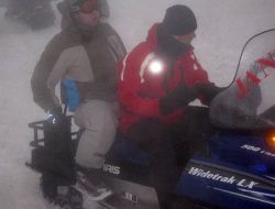 Snowboard Yaparken Kaybolan Tatilciyi Jandarma Buldu