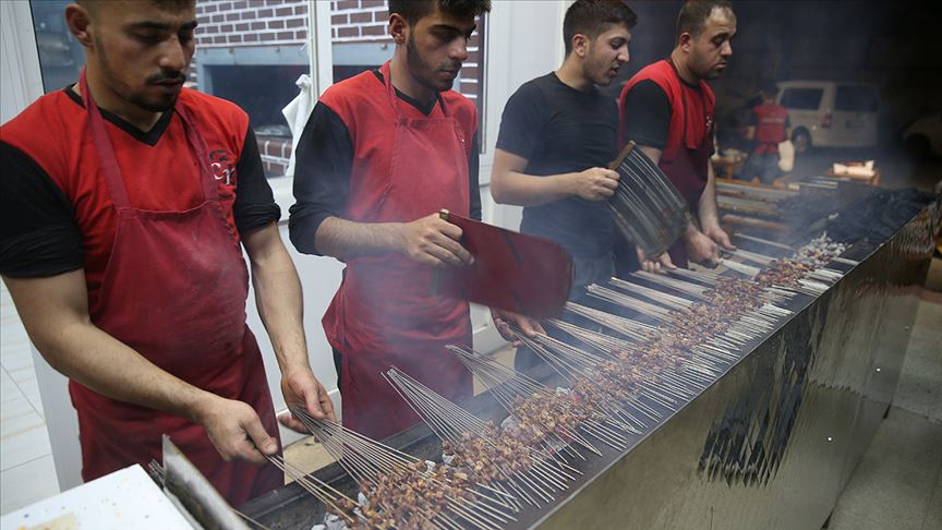 Şanlıurfa'da sahurun adı 'ciğer kebabı'