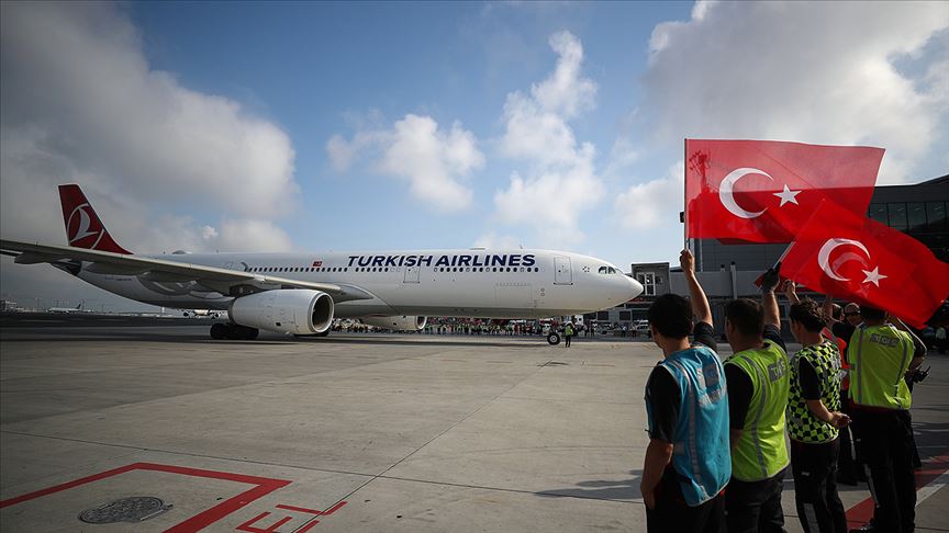 Milliler bayraklarla karşılandı!