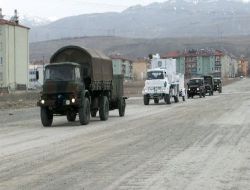 Kış Tatbikatına Giden Askeri Araçlar Vatandaşı Heyecanlandırdı