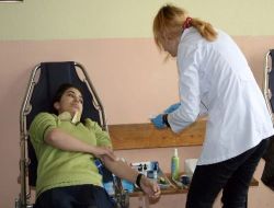 Büyüklerine Örnek Olmak İçin Kan Bağışında Bulundular