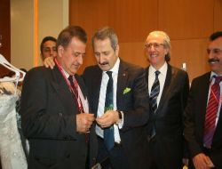 Krizdeki Komşuda Ekonomi Zirvesi Düzenlendi