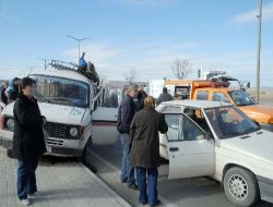 Kamyonda Sıkışan Sürücüyü, Kazaya Karışan Sivil Savunma Ekipleri Kurtardı