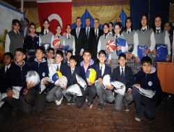 İzmir Büyükşehir Belediyesi 10 Bin İlköğretim Öğrencisine Kışlık Giysi Dağıtacak