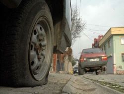 Park Halindeki Araçların Lastikleri Kesildi