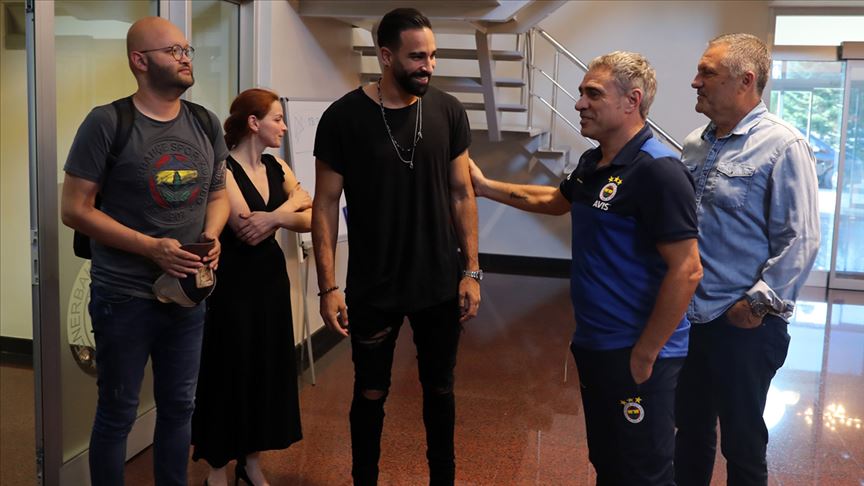Adil Rami, Ersun Yanal ve ekibiyle tanıştı!