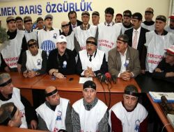 Türk-iş'e Bağlı Sendika Şube Başkanlarından Tekel İşçilerine Destek İçin Açlık Grevi