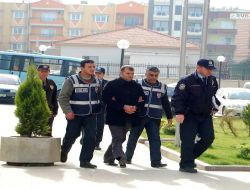 Ahmetli'deki Taraftar Kavgasında 4 Kişiyi Yaralayan Baba İle Oğlu Yakalandı