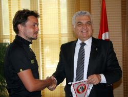 Bulgar Bisikletçi Çevre Kirliliğine Dikkat Çekmek İçin Akdeniz'i Dolaşıyor