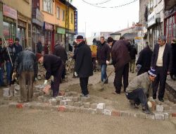Belediye, Karın Bozduğu Asfalta Alternatif Olarak Parke Taşını Seçti