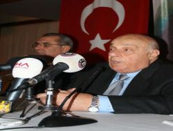 Denktaş:"AB, Kıbrıs'ı Türkiye'nin Önüne Engel Olarak Koymuştur!"