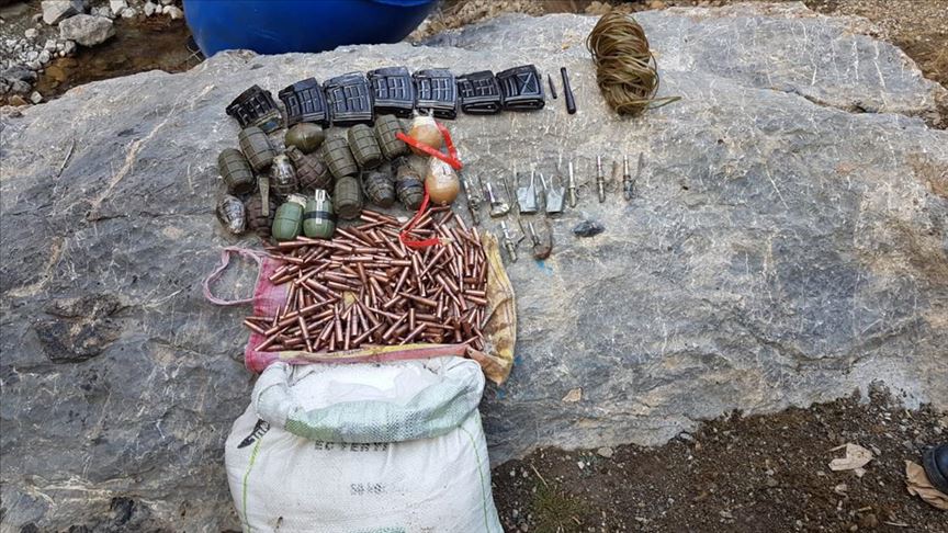 Van'daki operasyonda patlayıcı ve mühimmat ele geçirildi