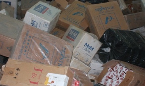 Ağrı 2 polisin aracında 5 bin 310 paket kaçak sigara ele geçirildi