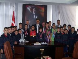 Genç Güreşçilerden Kaymakam Ümit'e Ziyaret
