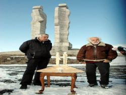 Kars'taki İnsanlık Anıtı Yıkılacak!