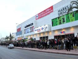 Ucuz Teknoloji Ürünleri Sabahın Erken Saatinde Kapışıldı