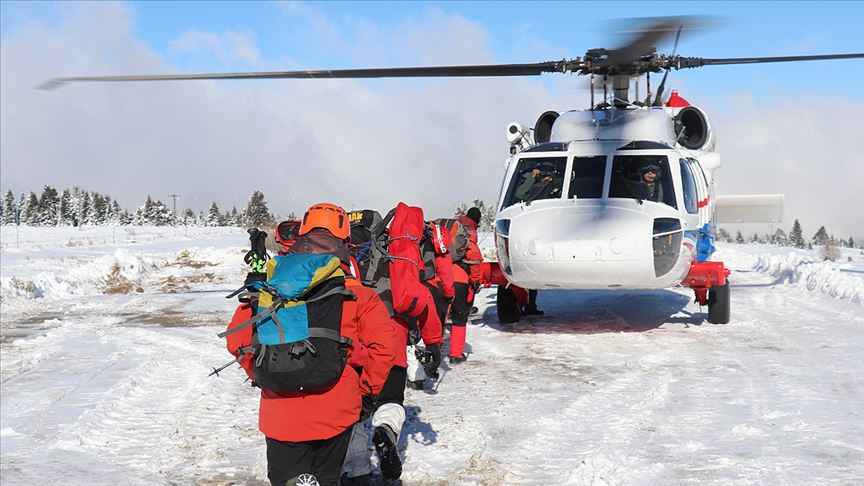 Uludağ'da kayıp iki arkadaştan birine ait mont ve bere bulundu