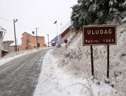 Uludağ'da Kar Kalınlığı İki Metreyi Buldu