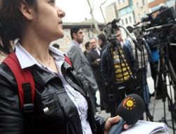 Erdoğan'ın Sanatçılarla Buluşmasını Kürdistan TV de Takip Etti