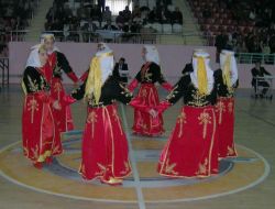 Yozgat'ta Okullar Arası Halk Oyunları Yarışması Düzenlendi