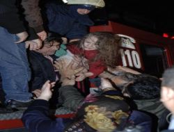 Yangında Mahsur Kalan Anne Baba Ve Çocukları Son Anda Kurtarıldı