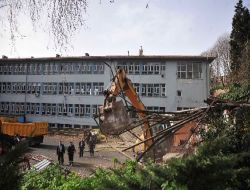 Topkapı Sarayı'ndaki Eklentilerin Yıkımı Devam Ediyor..