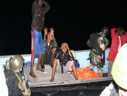 Gemlik Fırkateyni'ndeki Komandolar 7 Korsanı Etkiz Hale Getirdi!