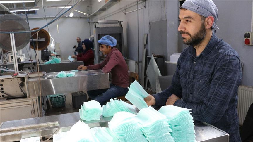 Yozgat'ta maske fabrikası üretimini artırdı