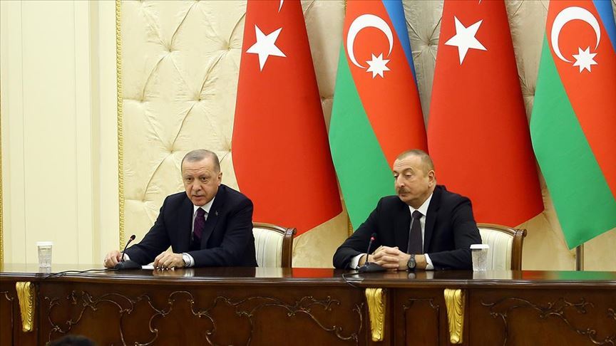 Türkiye-Azerbaycan arasında kara ve hava yolu ulaşımı geçici süreyle durduruldu