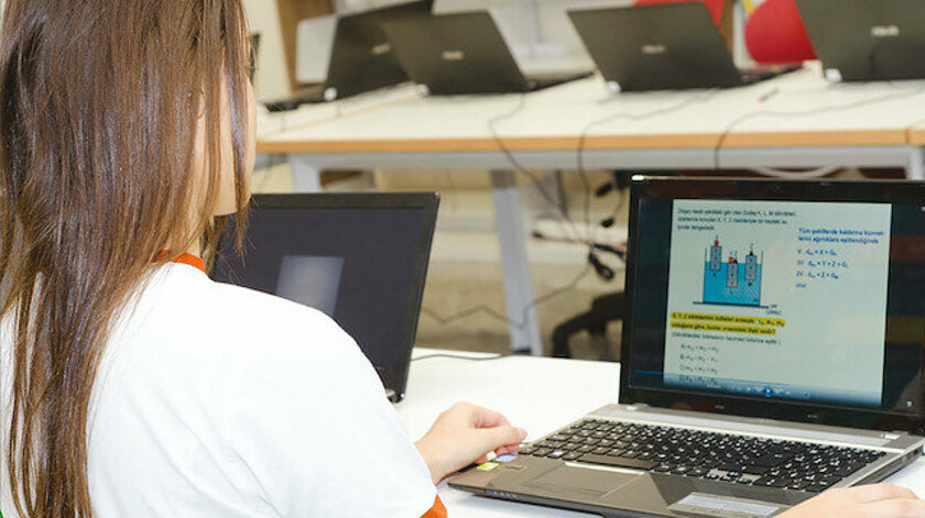 Üniversiteler uzaktan eğitim sürecine adapte olmaya çalışıyor