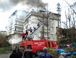Evin Teras Katında Çıkan Yangına, Hastane Personeli Müdahele Etti
