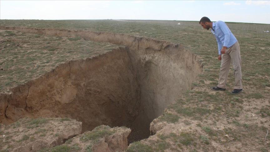 Konya Karapınar'da 35 metre çapında 15 metre derinliğinde yeni obruk