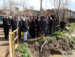 Ak Parti Uşak İl Teşkilatı Selzede Köyleri Ziyaret Etti