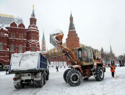 Moskova'da Bir Günde 425 Bin Metreküp Kar Yollardan Temizlendi